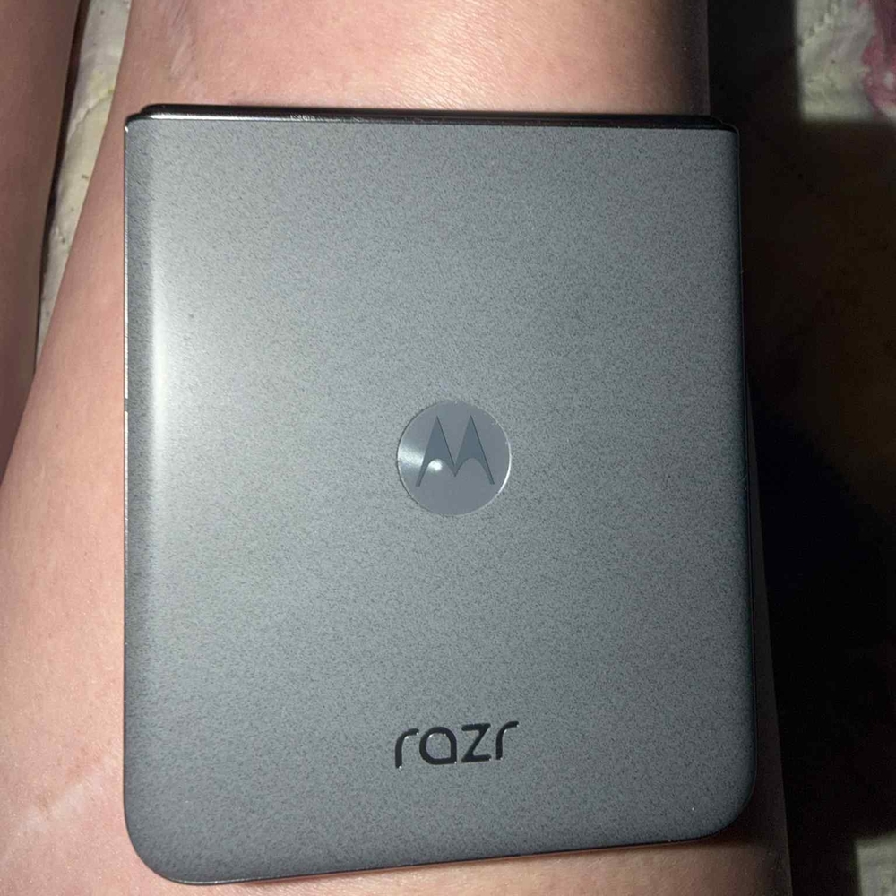 Motorola Razr Gray Flip Phone